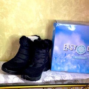 EASY DRY WATERPROOF FROSTY BOOTS SIZE 7.5 M